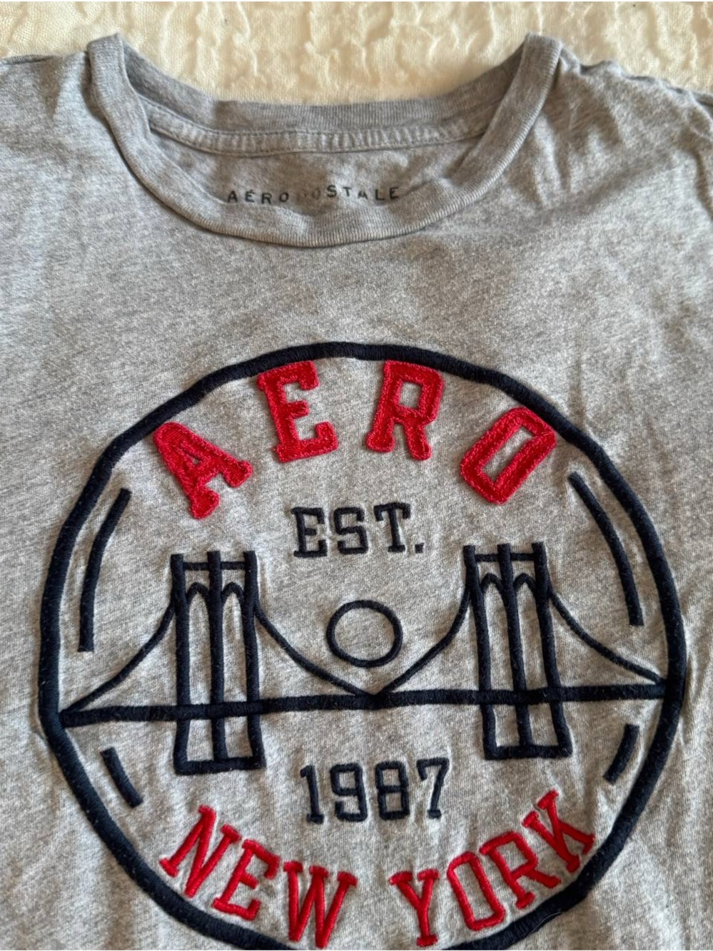 Aeropostale Gray Short Sleeve Tee with Red & Navy New York Crest - Picture 2 of 4